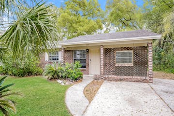 737 S Stone St De Land, FL 32720